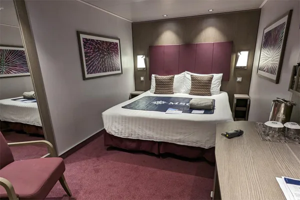 Внутренняя каюты с кроватью King Size